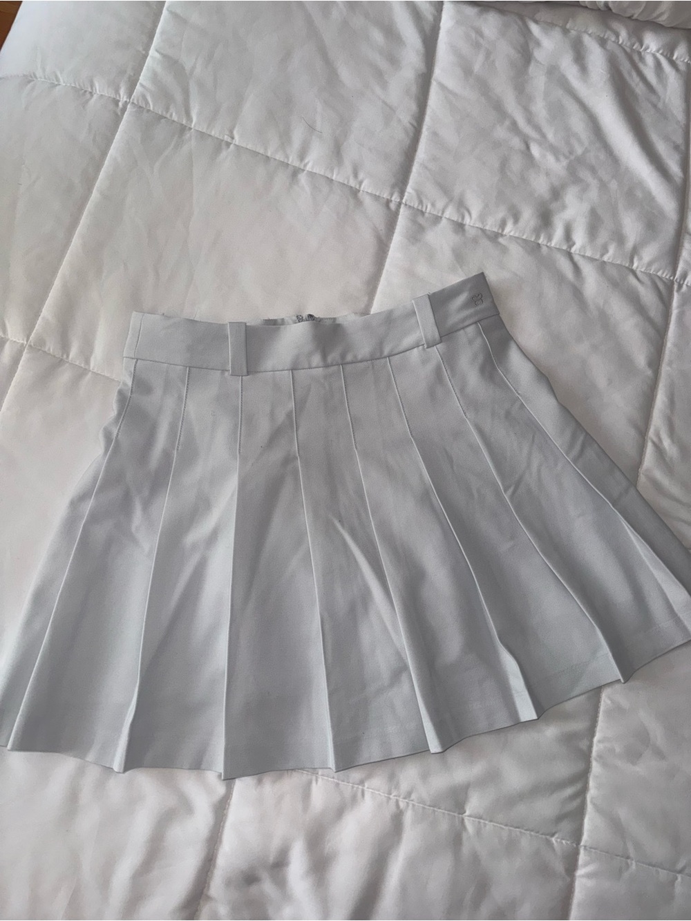Aritzia Sunday Best Olive Mini Skirt – Light Grey – Size 8